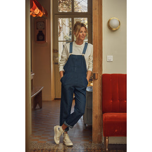 Sewing of women's oversized dungarees