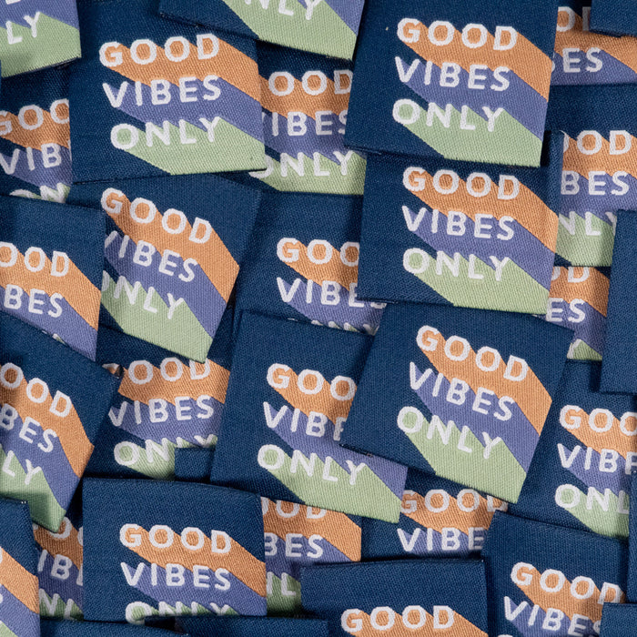 Geweven labels ©ikatee - Alleen goede vibes - x5