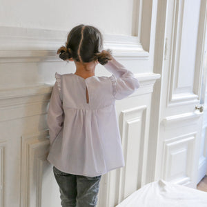 DIY blouse with ruffles