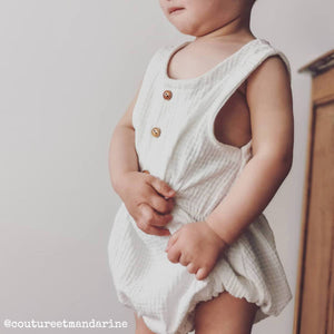 Sewing sleeveless baby romper, mixed