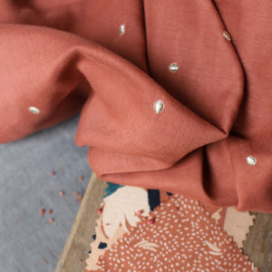 Embroidered gauze fabric ©Atelier Brunette - Stardust Chesnut