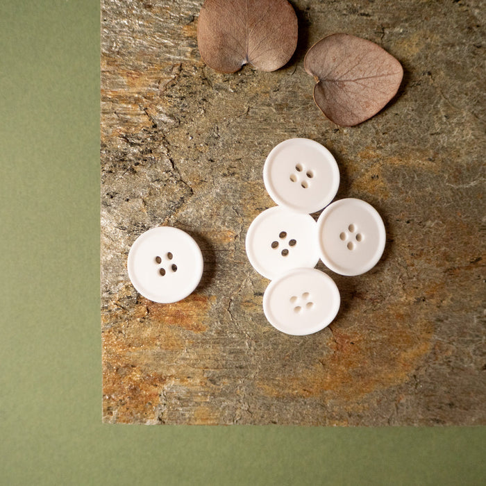 Mattierter Knopf mit 4 Löchern - 20 mm - Weiß