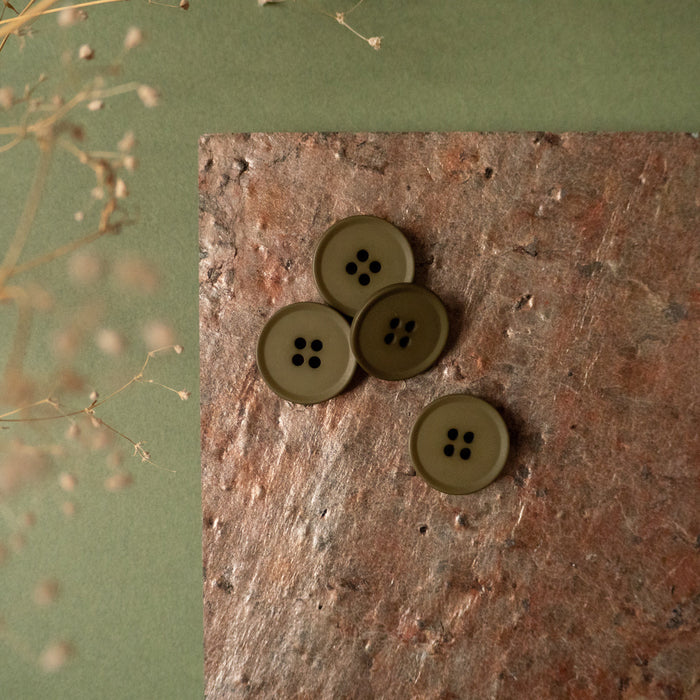Mattierter Knopf mit 4 Löchern - 20 mm - Oliv