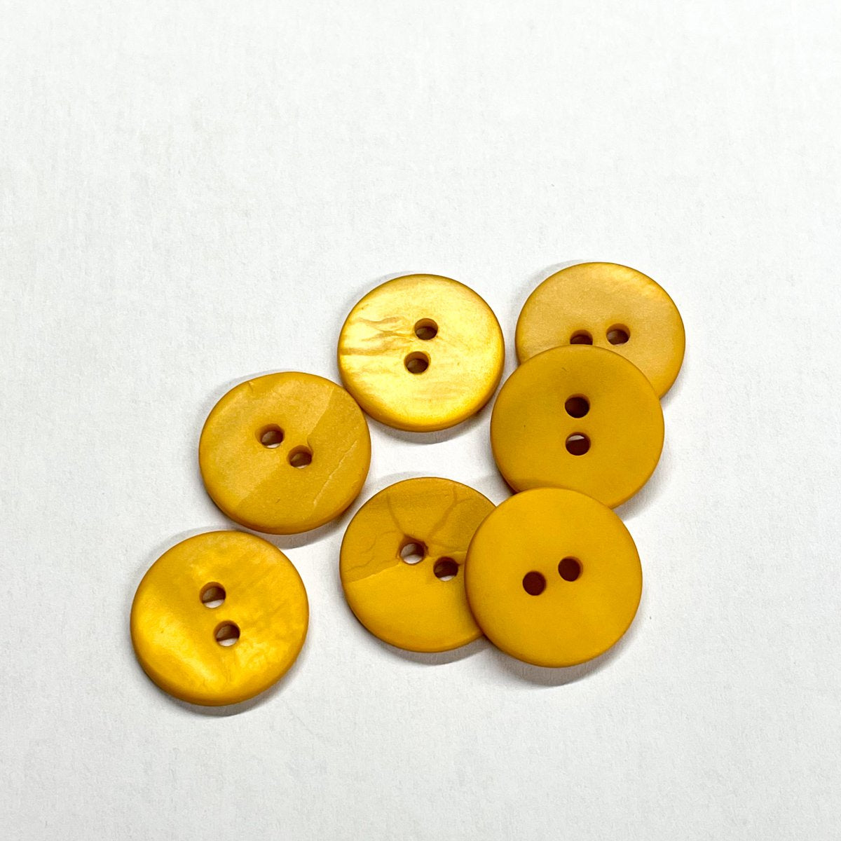 Matte shell buttons (sold by unit) - Ocre - 10mm, 12mm et 15mm